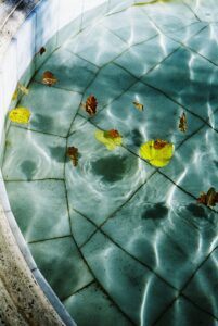 The lifespan of a pool vacuum depends on several factors, including the brand and model, how often it's used, and how well it's maintained